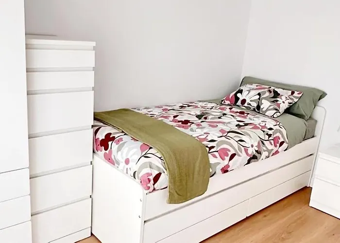 Apartment De Pau Laredo